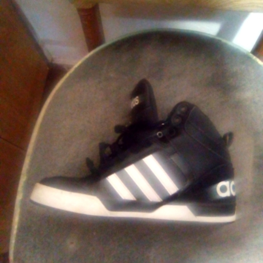 7.5 Adidas high tops